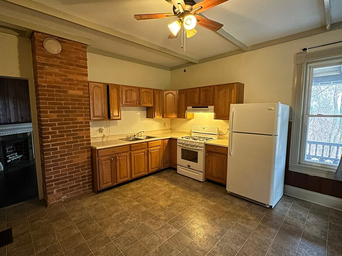 Primary Photo - 39 Campbell St