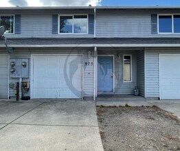 Building Photo - 971-975-975 Charter Pl NE