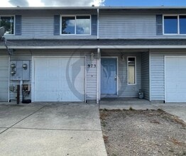 Building Photo - 971-975-975 Charter Pl NE