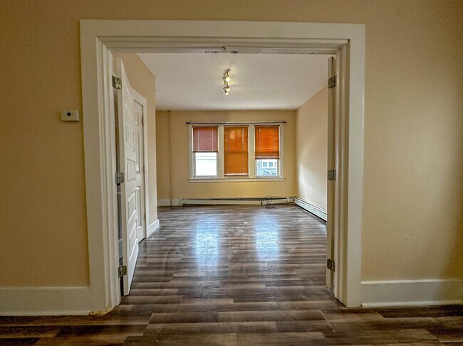 Foto del edificio - 327 Ashton Ave