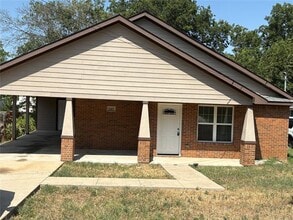Building Photo - 549 Neomi Ave