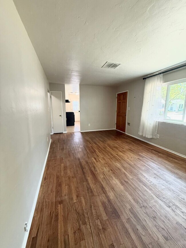 Building Photo - COMING SOON!! 2 BEDROOM 1 BATH HOME NEAR DOWNTOWN PASO ROBLES!!!!