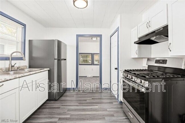 Building Photo - 961 Wyley Ave