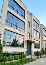 Building Photo - 2453 W Irving Park Rd