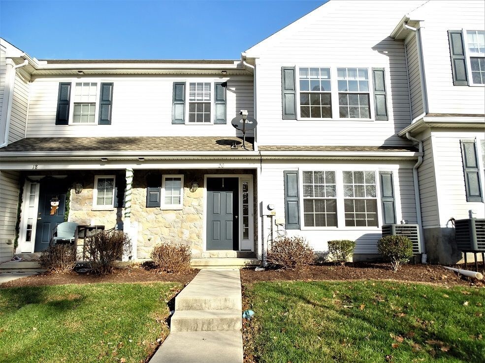 Foto principal - 20 Bradford Dr