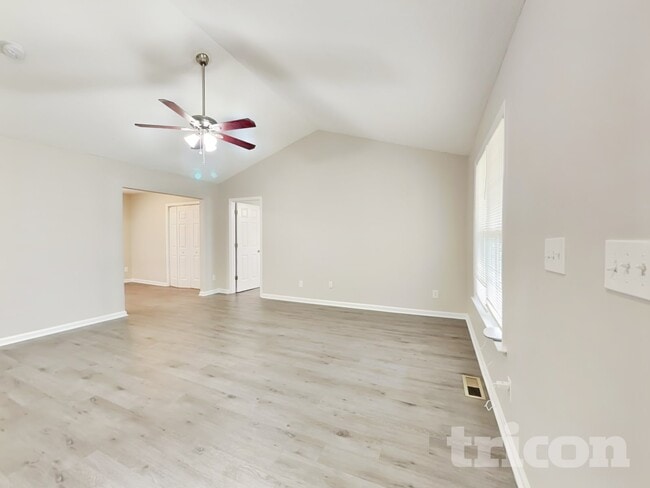 Building Photo - 105 Pinto Ln