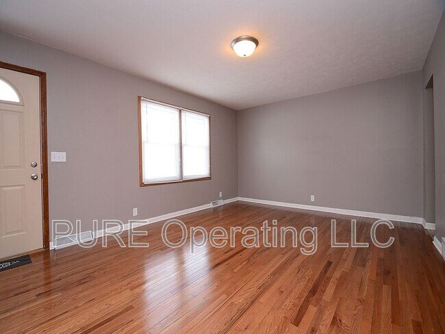 Building Photo - 7709 N Ridge Dr