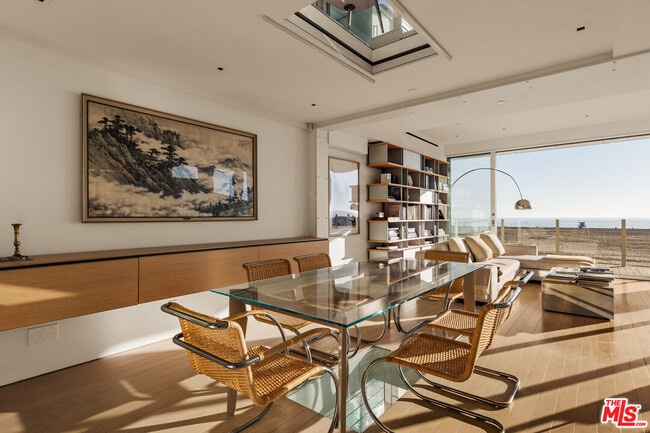 Foto del edificio - 1267 Palisades Beach Rd