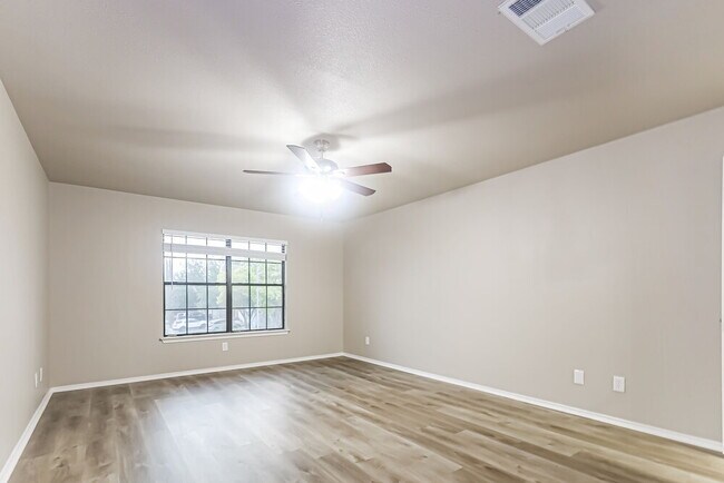 Foto del edificio - 2111 Paddle Creek