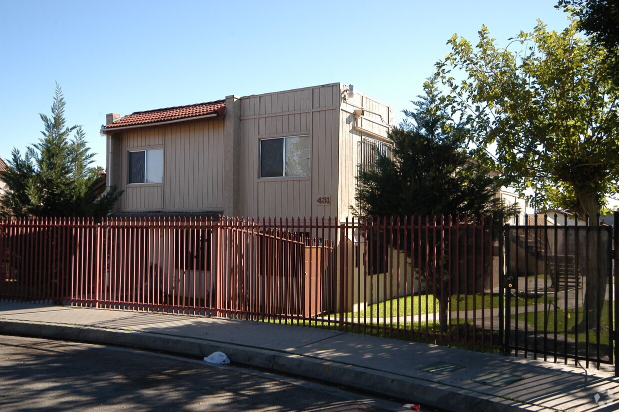 Primary Photo - 431 W Shamrock Ave
