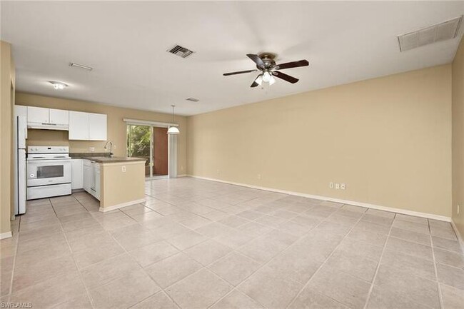 Foto del edificio - SE Cape Coral Duplex