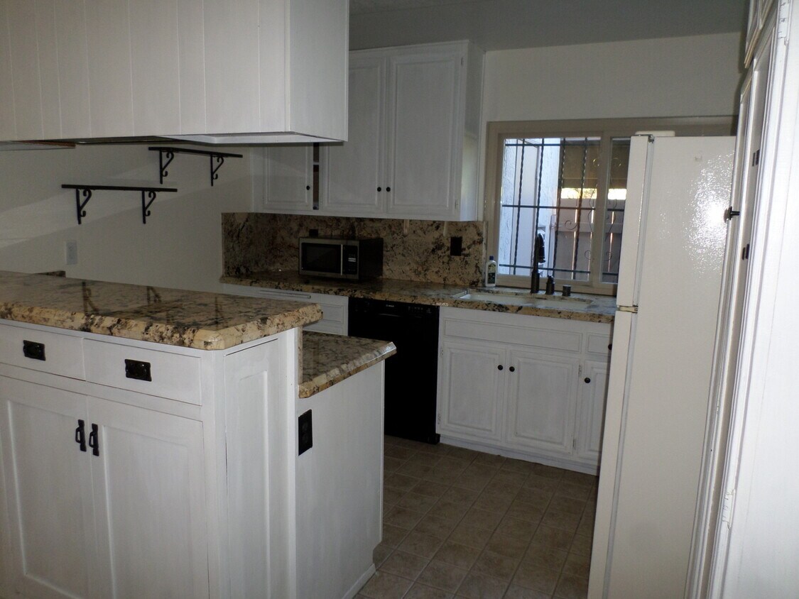 Foto principal - UTC 3 bedroom Townhome