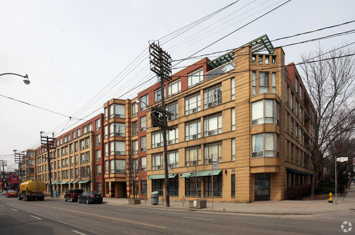 Building Photo - 1070-1080 Queen St E