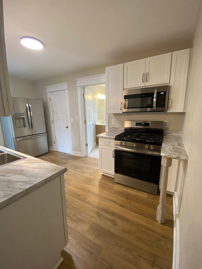 Building Photo - 642 Perrin Ave