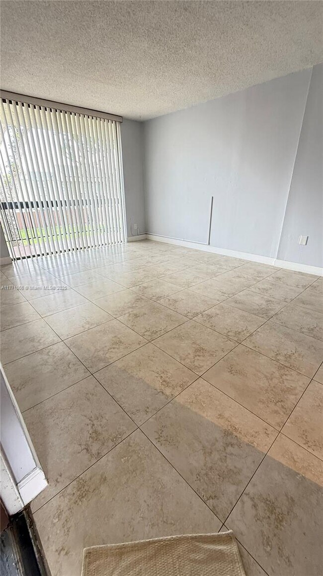 Foto del edificio - 8303 SW 142nd Ave