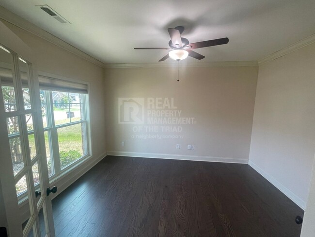 Foto del edificio - *Move In Special* Stately 5bd/4ba Home in ...