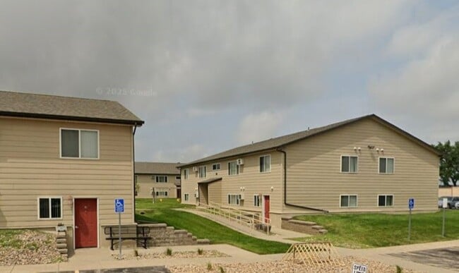 Building Photo - 303 Parker Dr