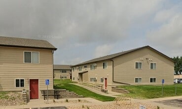 Building Photo - 303 Parker Dr