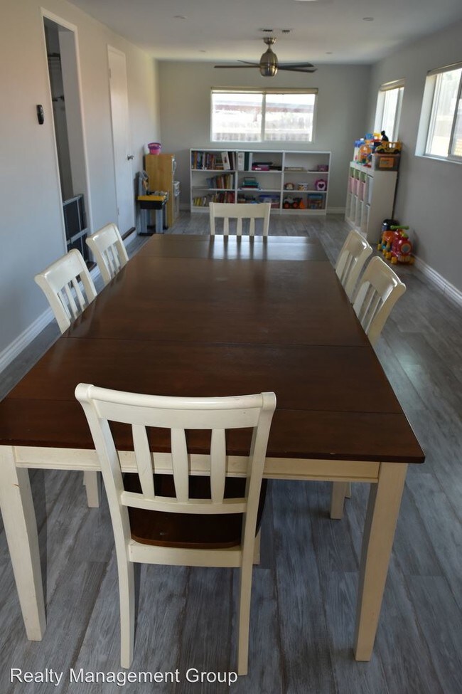 Foto del edificio - 3 br, 1.5 bath House - 6148 Nagel St