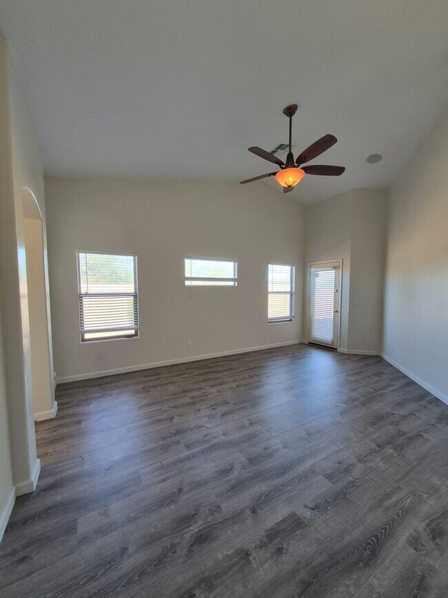 Foto del edificio - 32830 N Cat Hills Ave