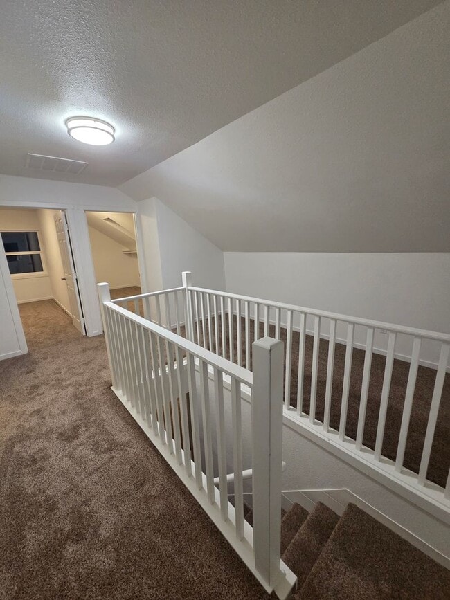 Building Photo - Tacoma 3+ Bedroom Beautiful Craftsman Home!!