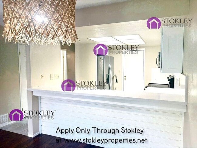 Building Photo - 27 Oak Brook Pl