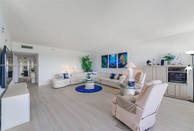 Foto del edificio - 4900 N Ocean Blvd