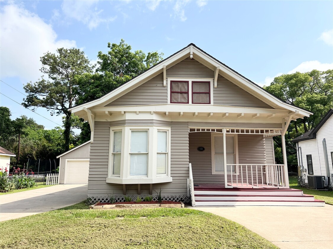 Foto principal - 421 E Myrtle St
