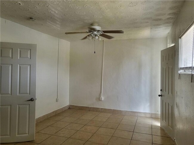 Foto del edificio - 1916 Claire Ave