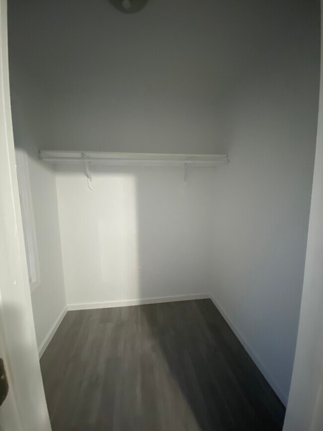 Building Photo - 48 Entwistle Ave
