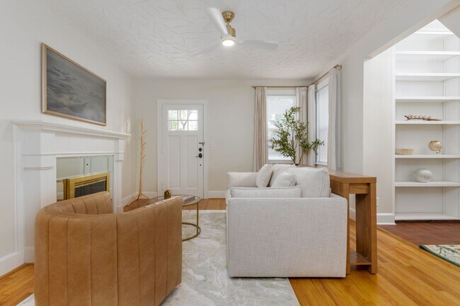 Foto del edificio - Leasing Now! - Charming 3-Bed, 2-Bath Stone Cottage in Shandon/Wales Garden - Walk to 5 Points!