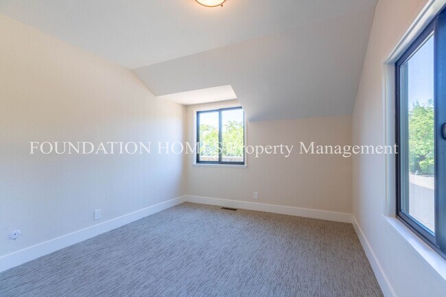Building Photo - 74 Windstone Dr