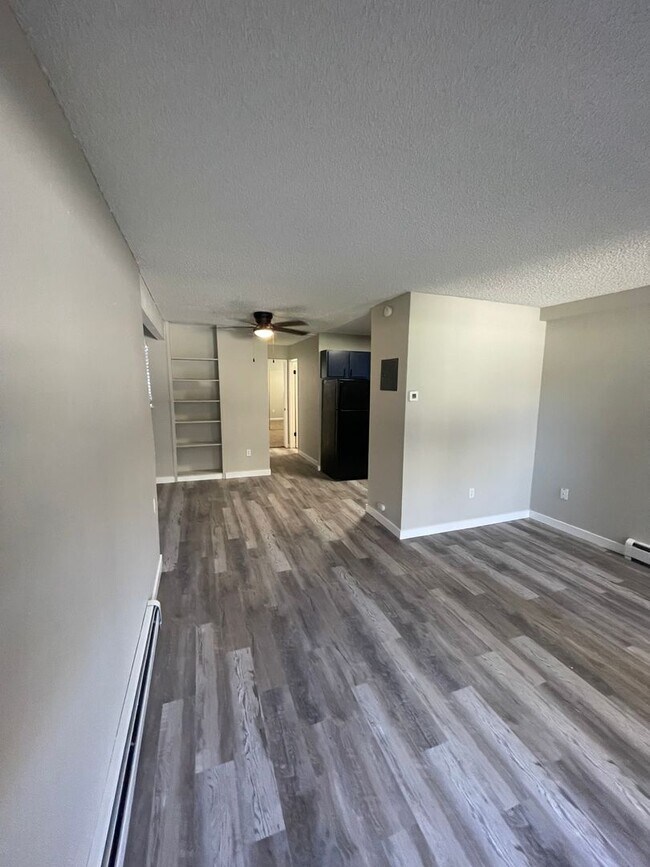 Foto del edificio - Beautifully Just Renovated End Unit Apartm...