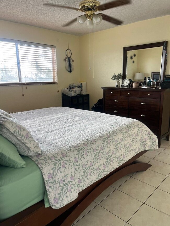 Building Photo - 2735 W 52nd St