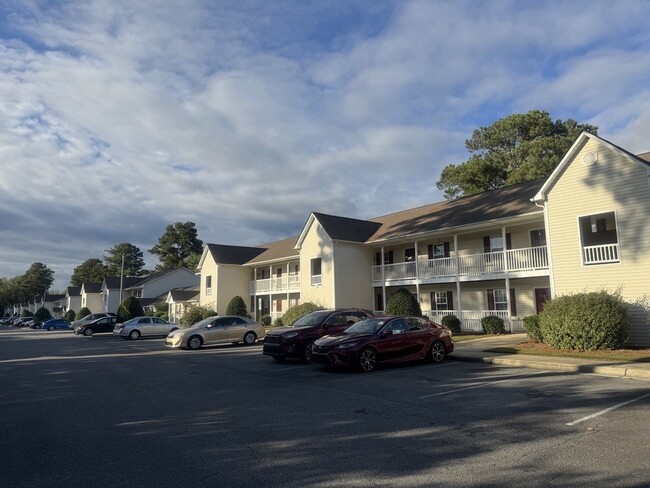 Building Photo - Spring Lake Apartments