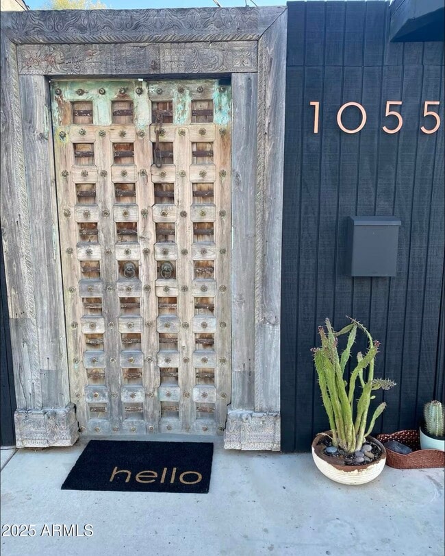 Foto del edificio - 1055 E Whitton Ave