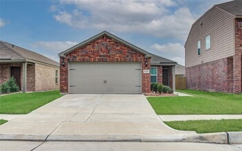 Building Photo - 6222 El Topacio Dr