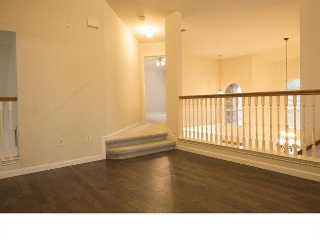 Building Photo - 4325 Palmdale Dr