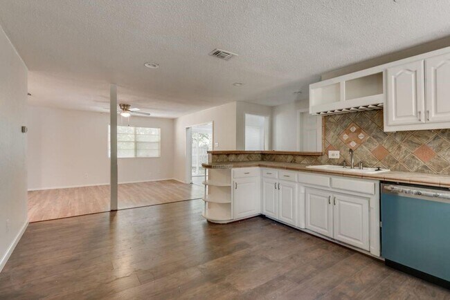 Building Photo - Spacious and Move-In Ready in Fort Worth!