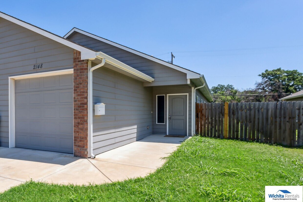 Foto principal - 2148-2150 N Fairview Ave