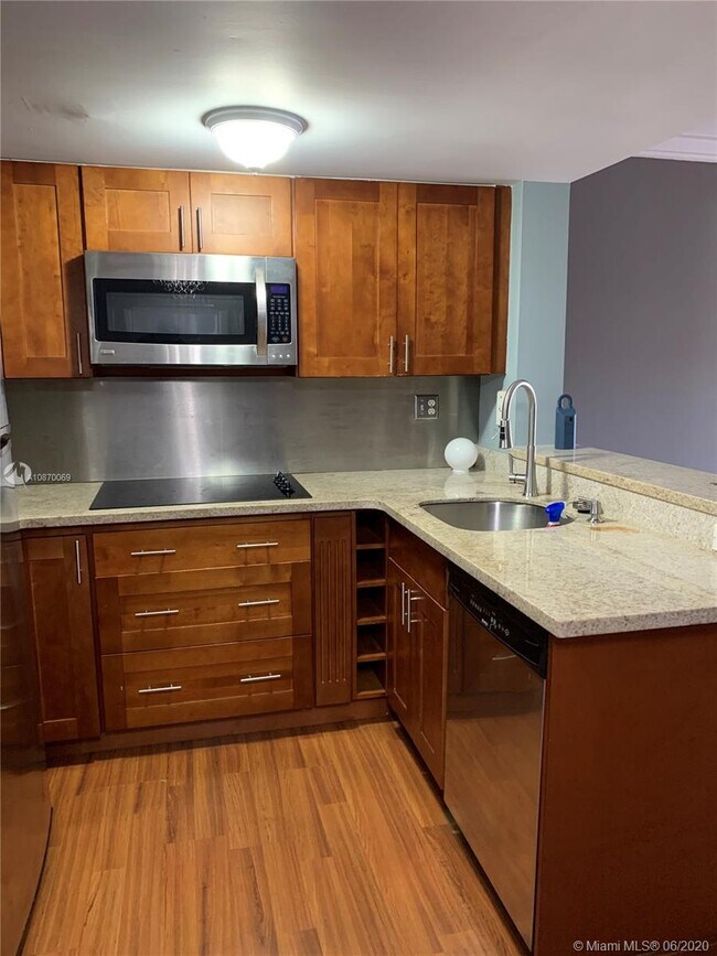 Foto del edificio - 8660 NW 5th Ter