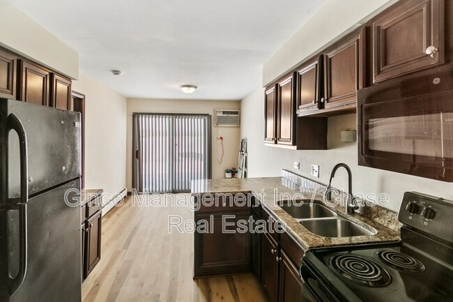 Foto del edificio - 2450 Terrace Ave