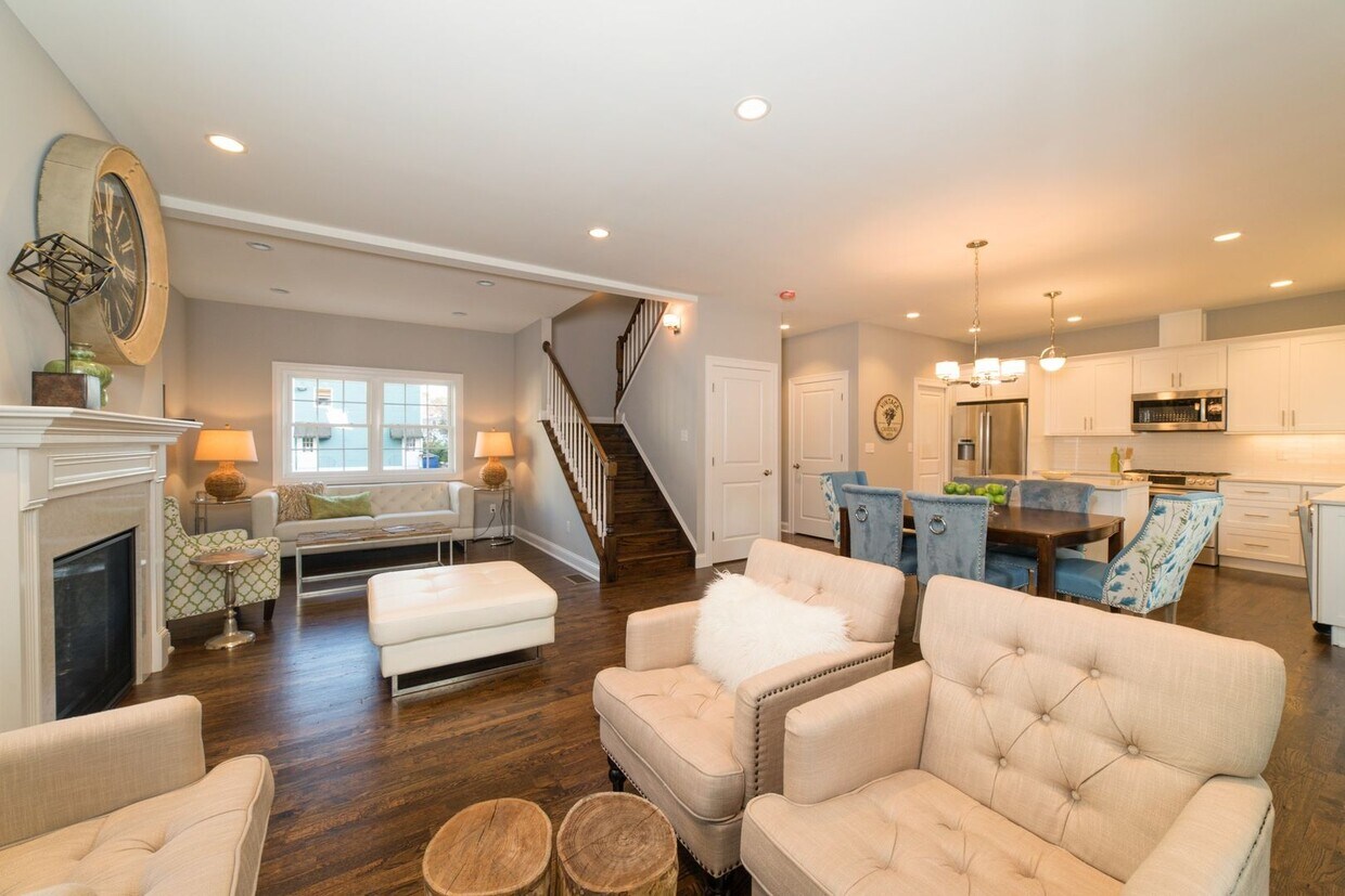 Foto principal - Luxury 3-Bed/1.5 Bath East Rock Condo Avai...