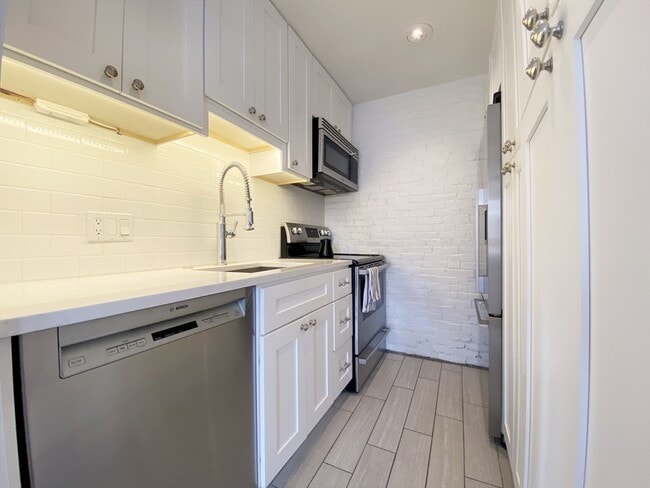 Building Photo - 363 Marlborough St