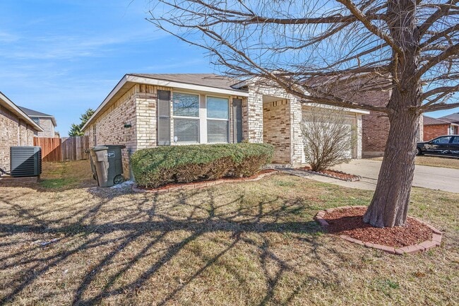 Photo - Beautifully Crafted 4-2-2 in Fort Worth! House