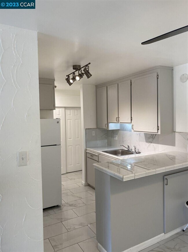 Foto del edificio - 1591 Ellis St