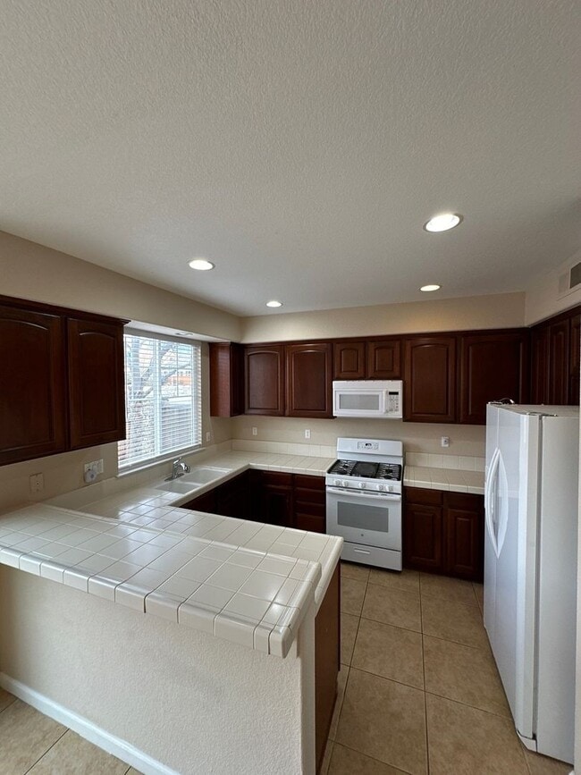 Building Photo - 3994 Dominus Dr