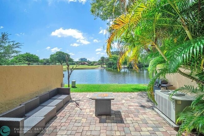 Building Photo - 740 E Coco Plum Cir