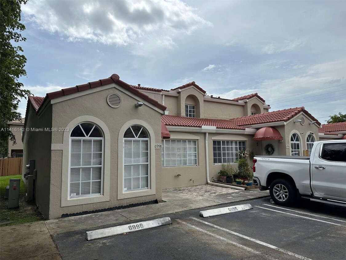 Primary Photo - 6998 NW 166 Terrace