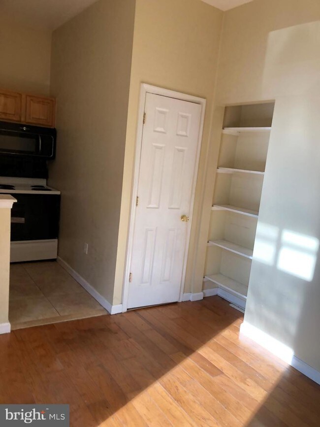 Foto del edificio - 467 W Queen Ln